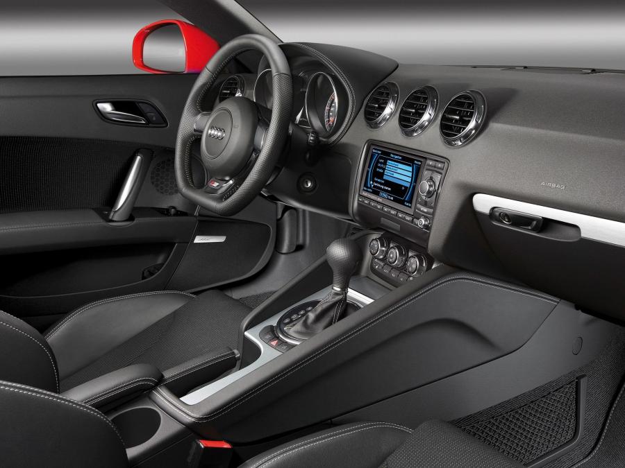 Торпедо Audi TT S-Line Coupe (8J) 2007 года  (фото 22 из 30)